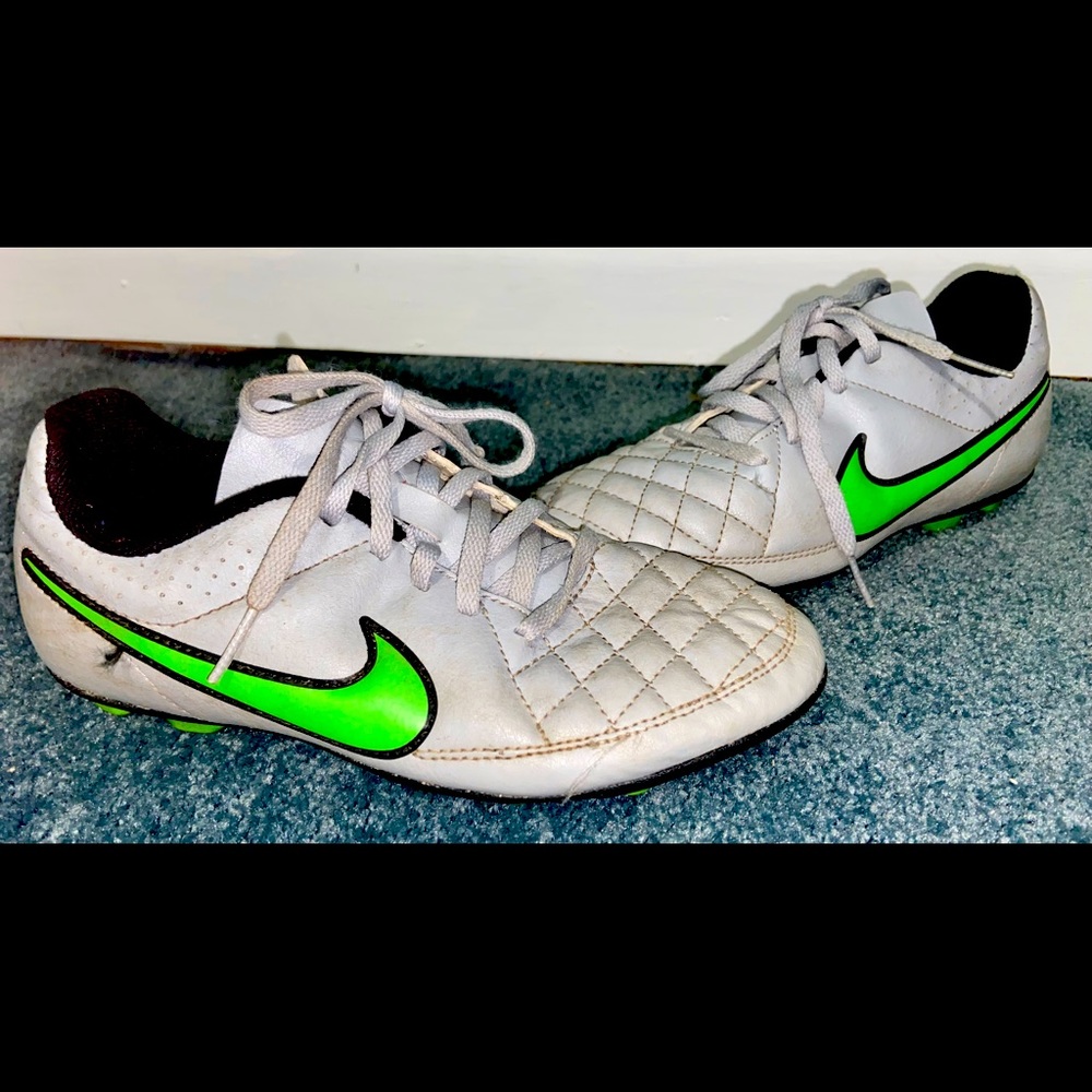 Amazing kids soccer cleats size 3 year Nike Tiempo!!!